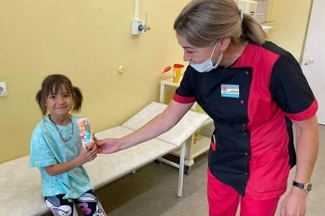    Как можно порадовать детей, которые долго находятся в больнице?