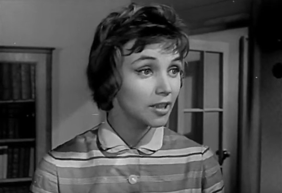 Люся (Лилиана Алешникова), кадр из фильма "Взрослые дети" (1961)