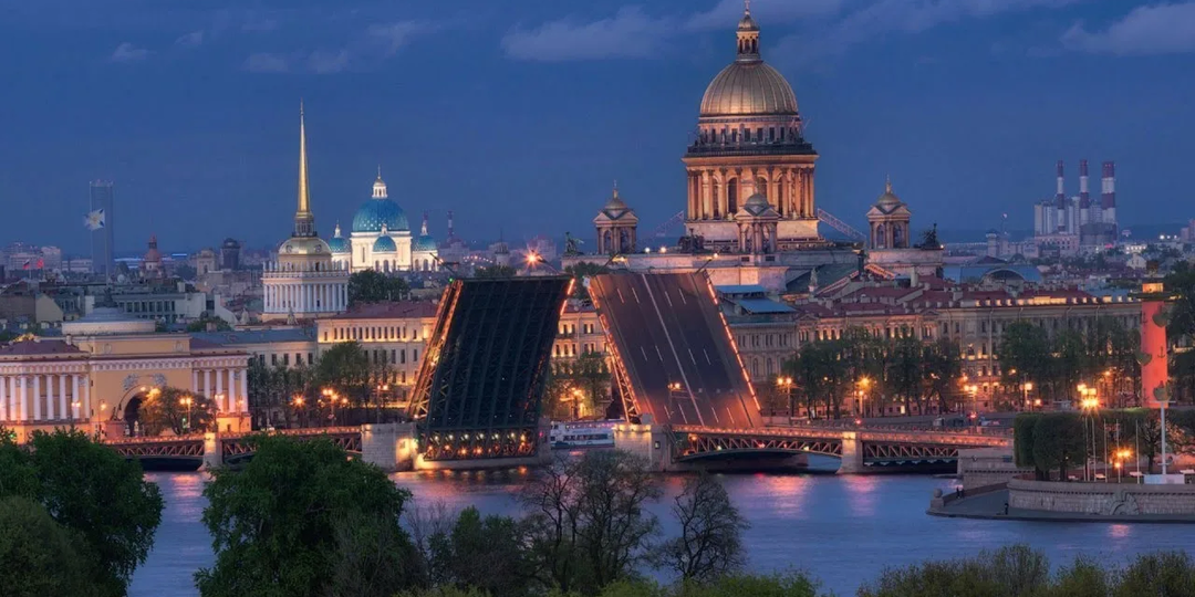 Почему Санкт-Петербург так называется?