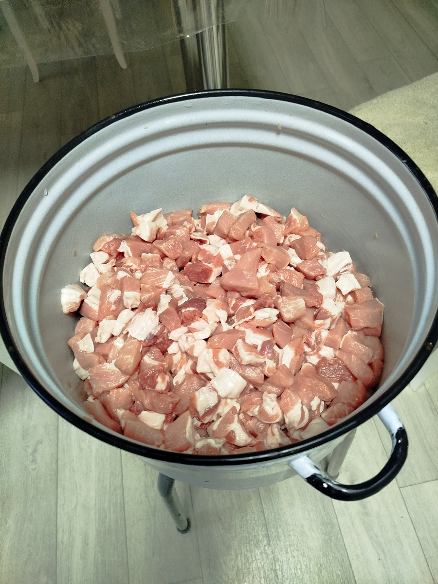 Нарезанное мясо.