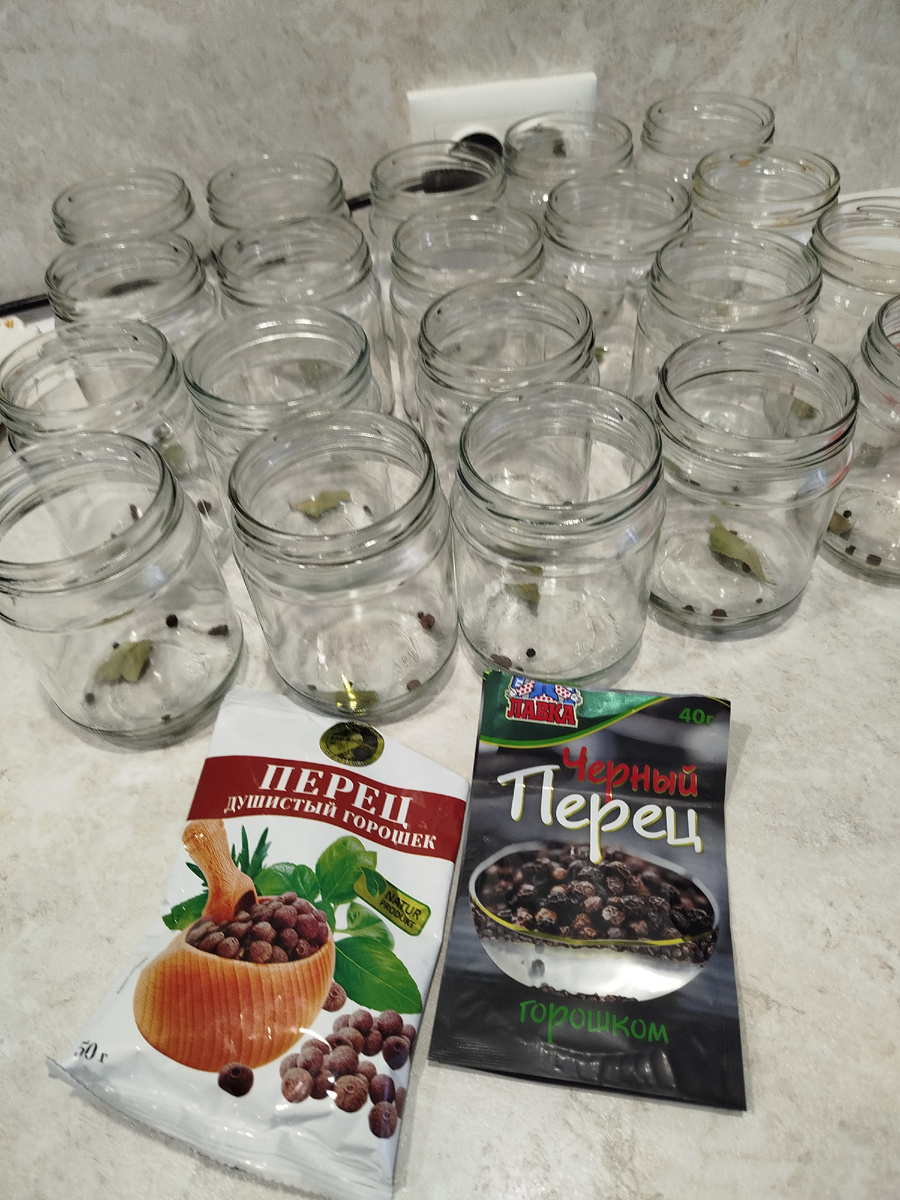 Банки помыли и заложили специи.