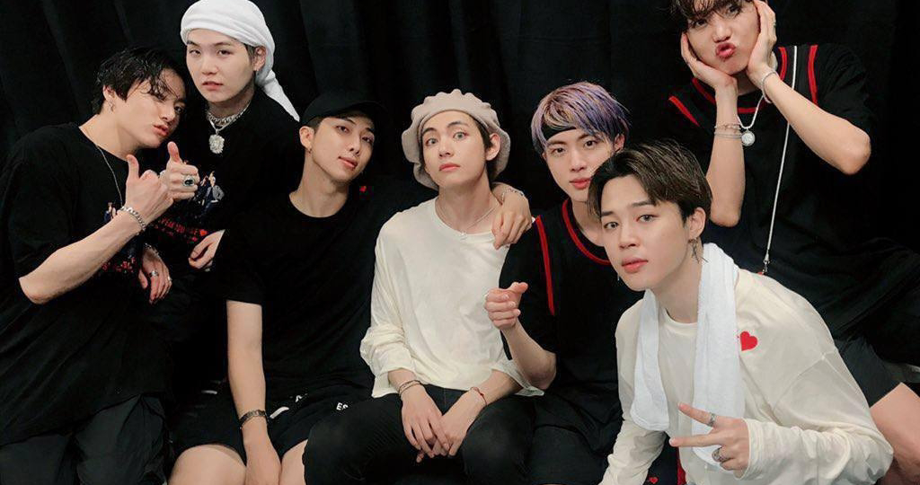 Джей-Хоуп и RM раскрыли детали групповой активности BTS в декабре: репетиции идут полным ходом