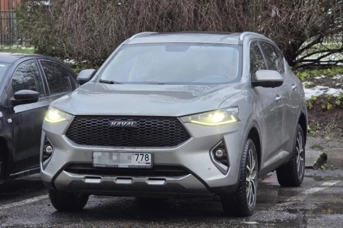    В РФ начали выдавать автономера с новым кодом региона