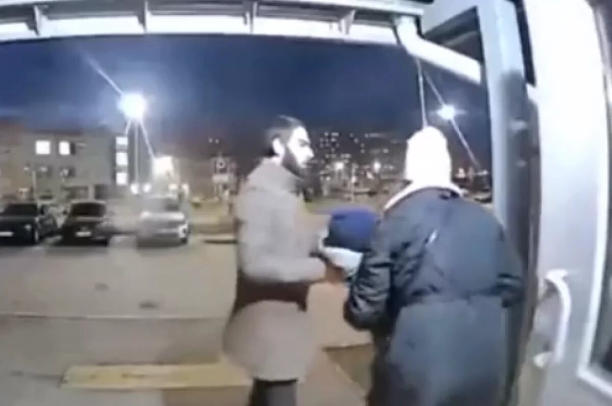    Мужчина напал на мать с грудным ребенком в Набережных Челнах