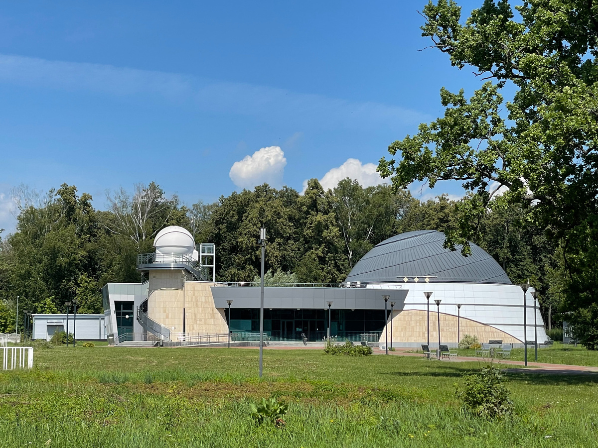 Пос. Октябрьский, планетарий им. Н. Леонова. Фото Natalya Dolidenok