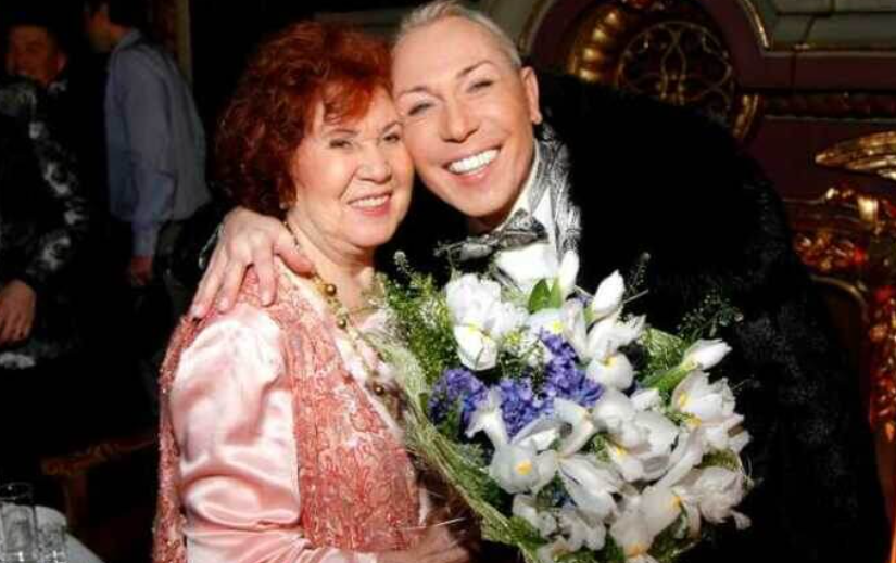 Пескова и его мама София