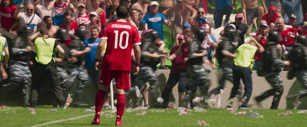 Кадр из фильма "Тренер" (2018). Беспорядки и потасовка во время матча. Если учитывать год, то подобное, практически невозможно, но для завязки фильма - сойдёт.