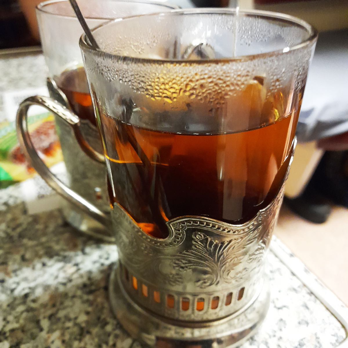 Какой поезд без чаепития из стаканов с подстаканниками? Фото автора.