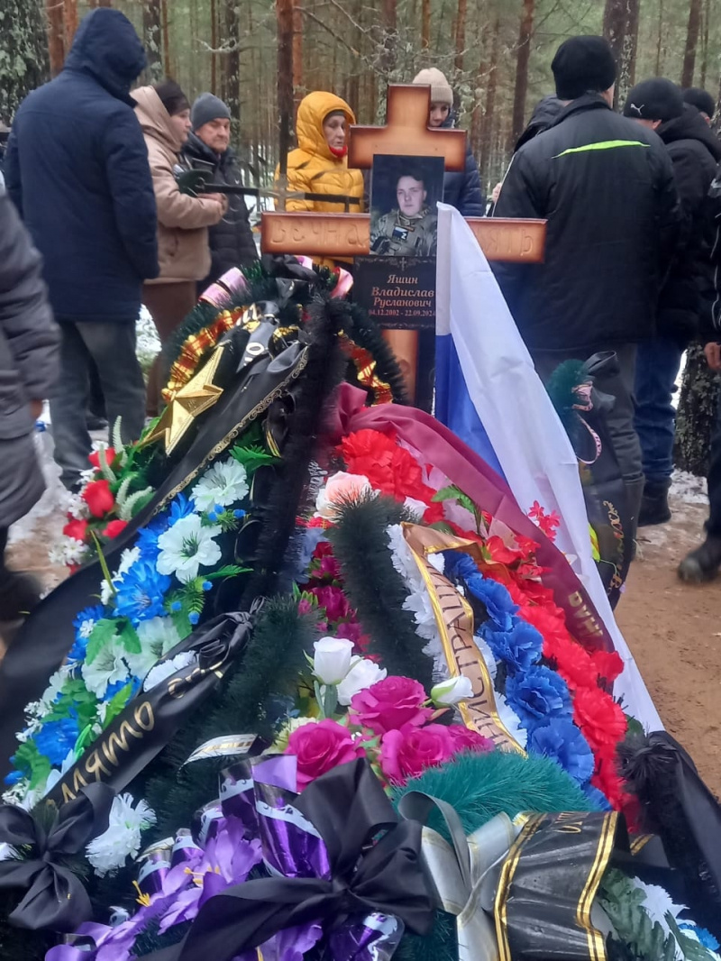    Любимый сынок: в поселке Карелии похоронили 23-летнего Влада Яшина, погибшего на СВООлонецкий район