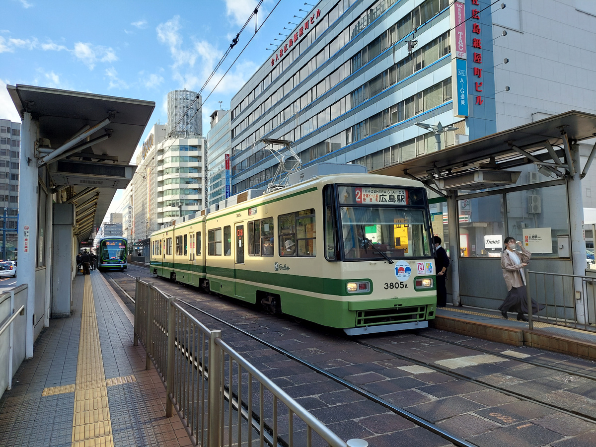 Современный трамвай в Хиросиме