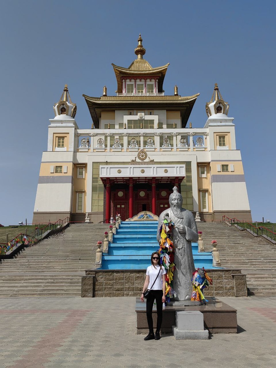 Золотая обитель Будды Шакьямуни