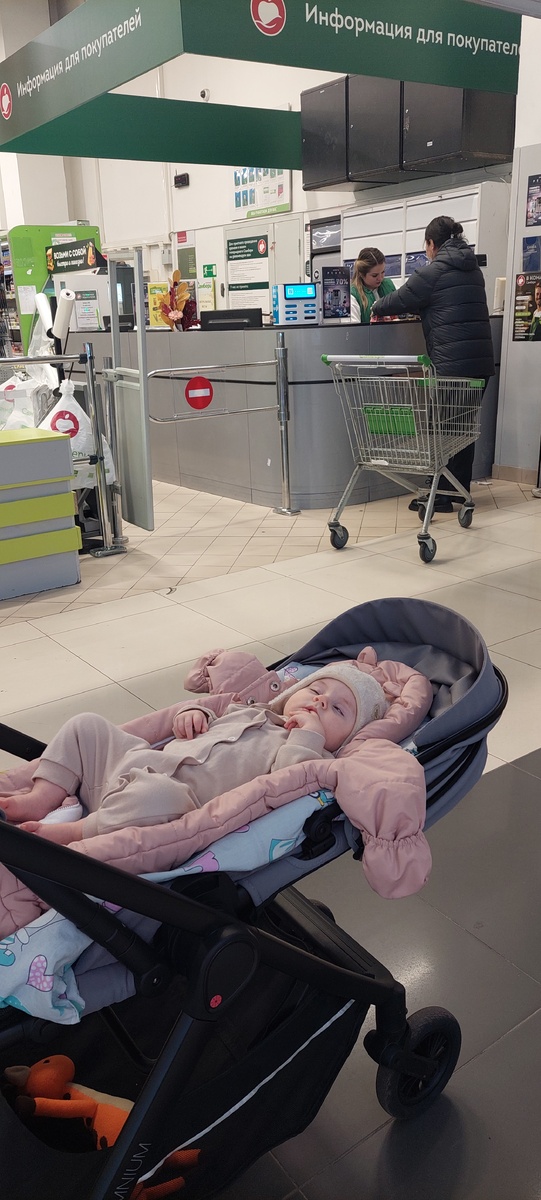 Впечатлений было столько, что Катенька уснула буквально на ходу)))