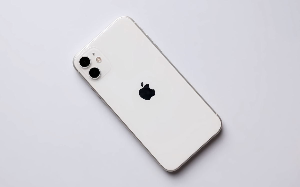Белый iPhone 11
