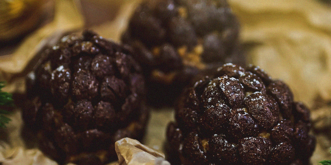 Новогоднее пирожное "Муравейник" в виде шишки: подробный рецепт