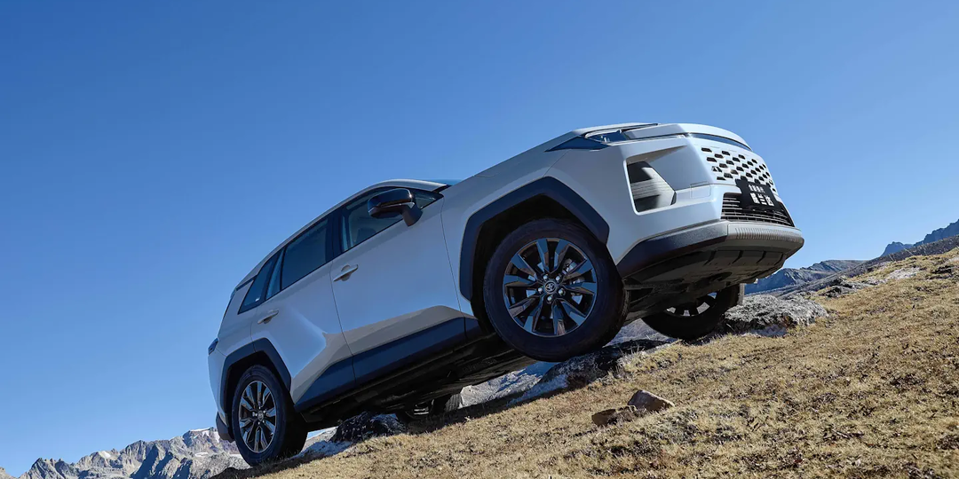 ✅Новая Тойота РАВ4 для Китая: ДЕШЕВЛЕ 2-х млн, 152 л.с. и много изменений! Расскажу подробно про Wildlander 2026: