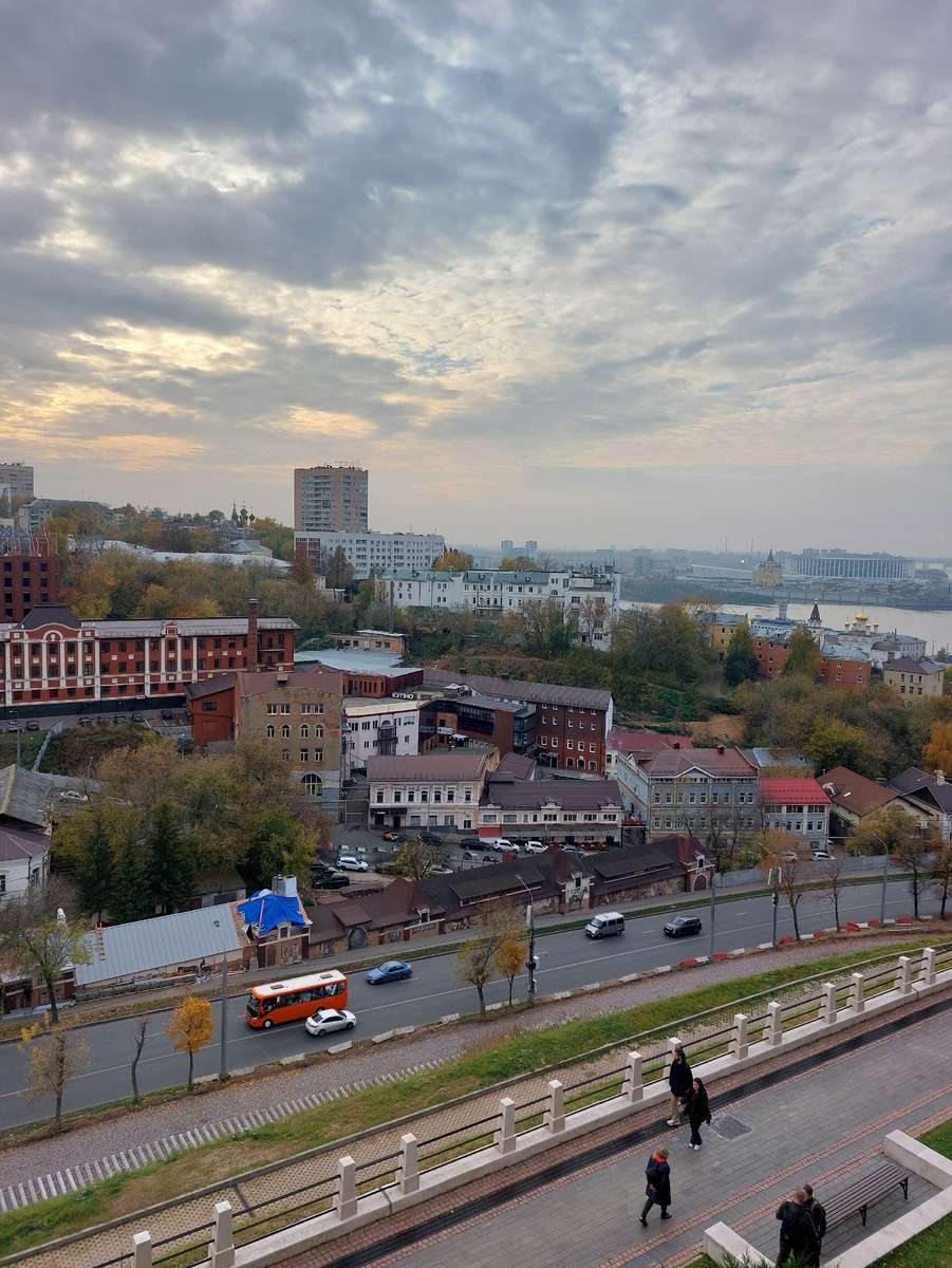 Конечно, классный наверное, вид из окна на Кремль. У нас к сожалению, не такой 