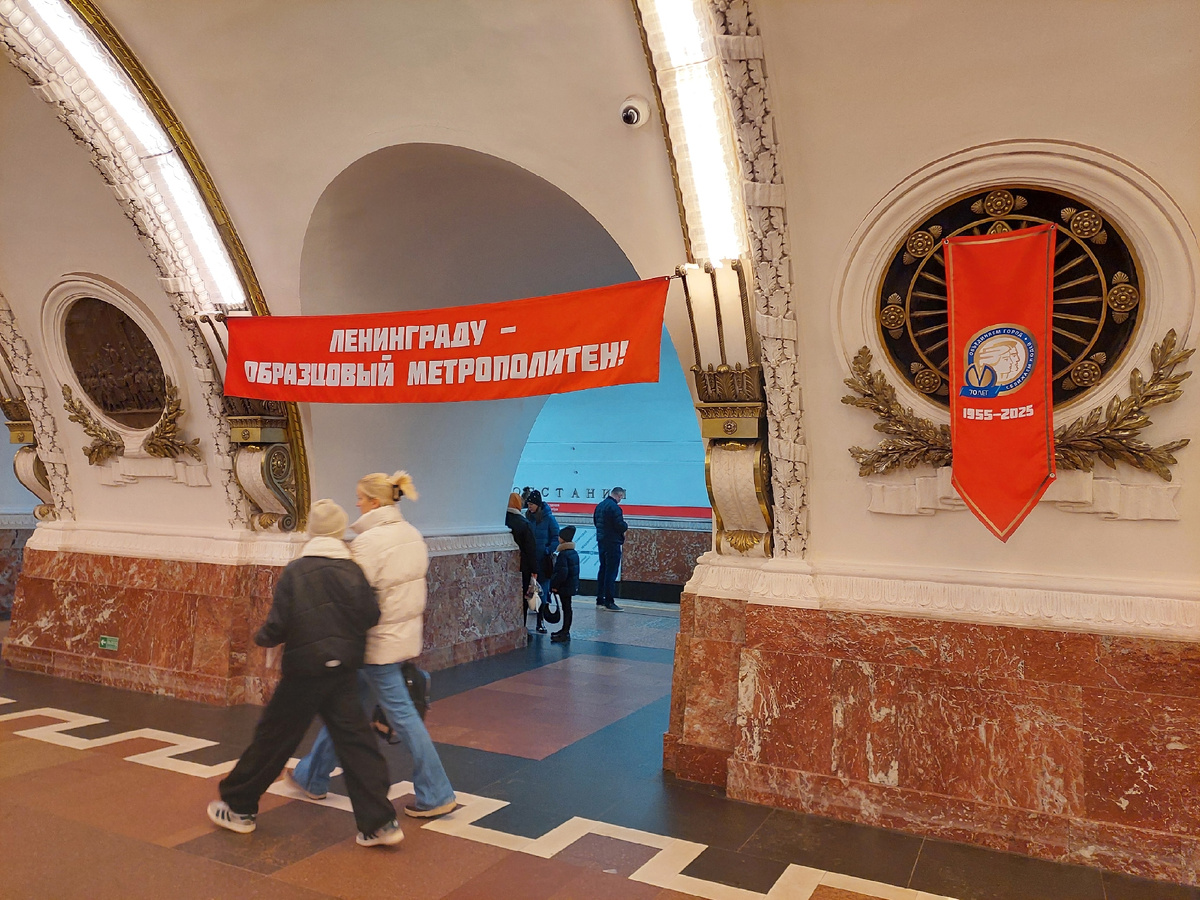 Увидив их, я вспомнила, что давно хотела написать о свой любви к метрополитену. Фото автора.