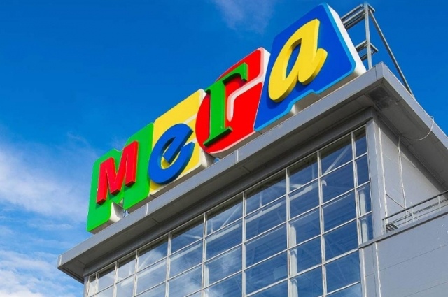    «Мега» - один из крупнейших торговых центров в Омске. Помимо многочисленных магазинов, тут есть фудкорт, каток, аттракционы и просто места для отдыха. Фото: пресс-служба торгового центра «МЕГА Омск»