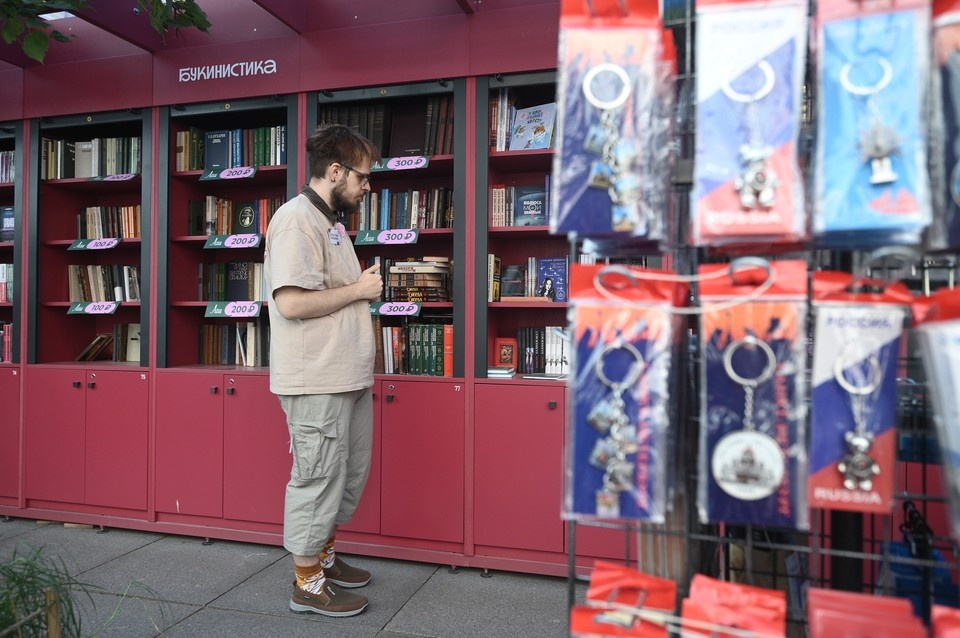    Петербург может ввести знак качества для сувениров. Алексей БУЛАТОВ