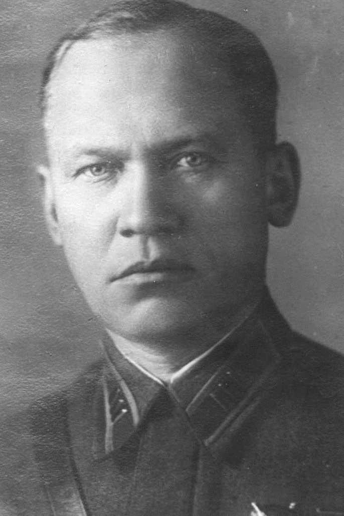 Михайлов Алексей Иосифович - участник Первой мировой, Гражданской и Великой Отечественной войн, командовал 161-й стрелковой дивизией Западного ОВО (Могилёв). Пропал без вести в сентябре 1941 года. 16 июля 161-я стрелковая дивизия вырвалась из окружения в районе Темный Лес (восточнее Дрибин), выходу из окружения способствовала атака на Дрибин разведбата дивизии под командованием начштаба дивизии майора А. И. Мурашева. Про дальнейшее известно, что Военный совет Западного фронта исключил командира 161-й дивизии полковника А. И. Михайлова, полкового комиссара А. И. Орлова и начштаба майора А. И. Мурашева из списков на награждение орденом Красного Знамени.