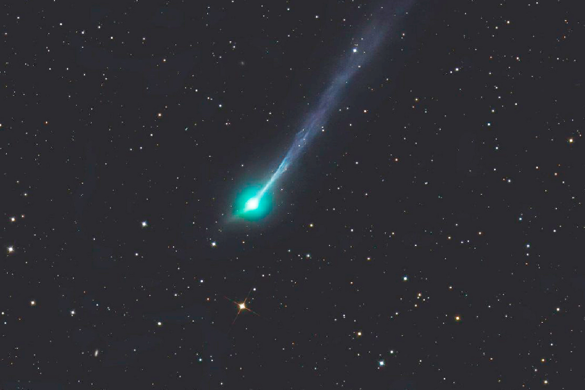 Появился новый чёткий снимок 3I ATLAS — сеть сравнивает его с размытыми кадрами NASA и находит всё больше несостыковок