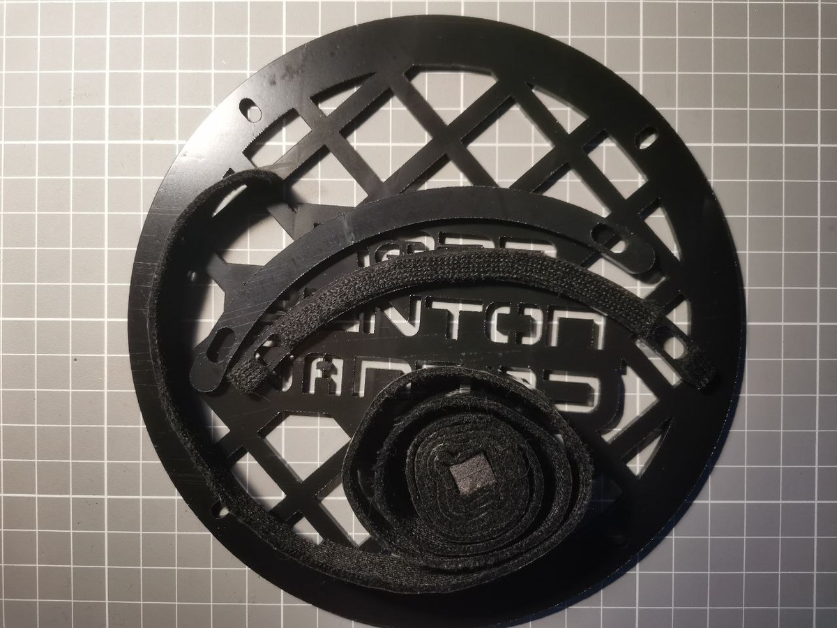 Берём новые грили на 165 мм и обклеиваем внутри по периметру шумоизоляцией, чтобы не гремели