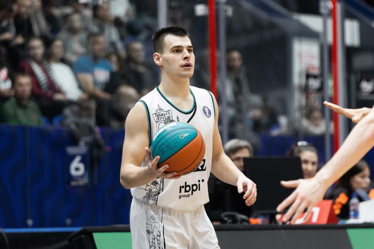    Нижегородцам не повезло в концовке, где удачливее оказались уральцы