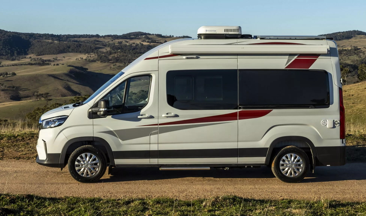 Бюджетный кемпер LDV Deliver 9 – вид сбоку