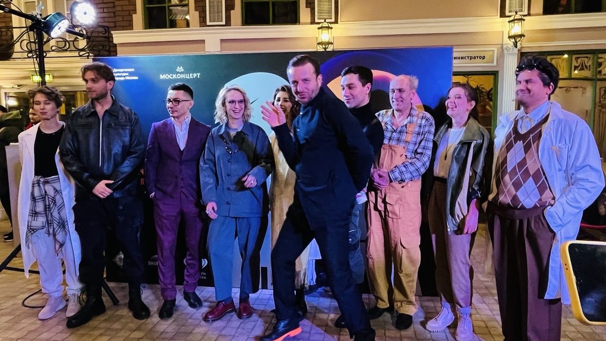 На пресс-конференции перед спектаклем