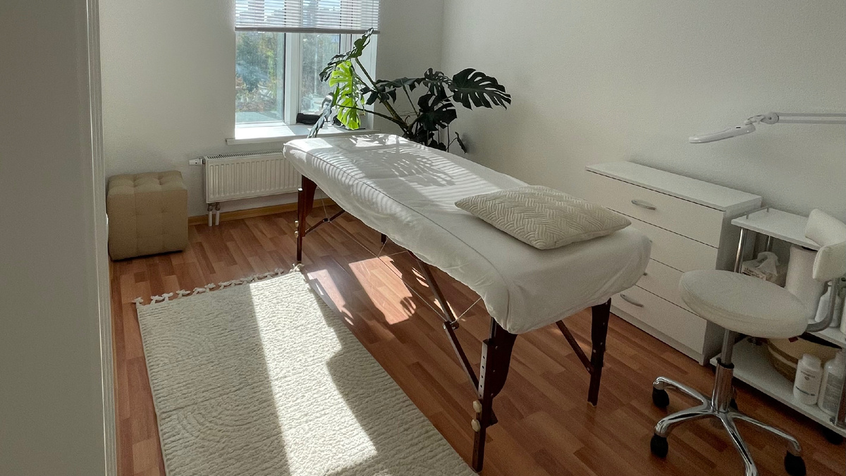 Вот так выглядит кабинет - в целом очень уютно и минималистично