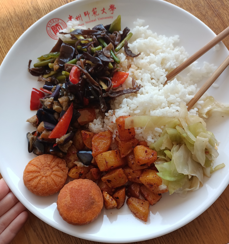 Думаю, шлутамат тут могли посыпать в овощи))) но это мои догадки!)