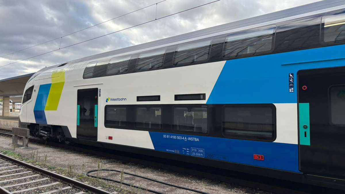 Двухэтажный поезд от китайской CRRC для австрийской Westbahn. Источник: Martin Bertsch/X