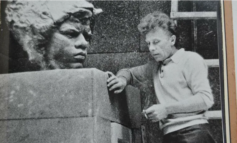 Скульптора "Орлёнок". Скульптор  — Головницкий Лев Николаевич.