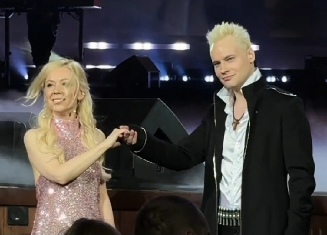 Во второй день платье у Катюши было сверкающе нежно-розовым, изумительной красоты! Из интернета 