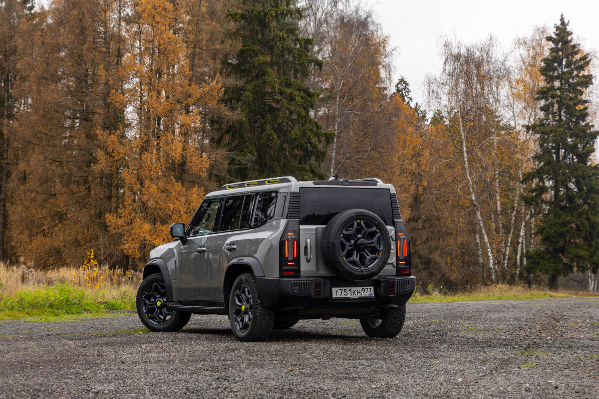 Фото: Денис Филатов, АВТОДЗЕН. Жесткость кузова на кручение у Jetour T2 составляет 31000 Нм/град. К слову, у LR Defender – 29000 Нм/град. И да, T2 делит одну платформу с большинством кроссоверов Chery