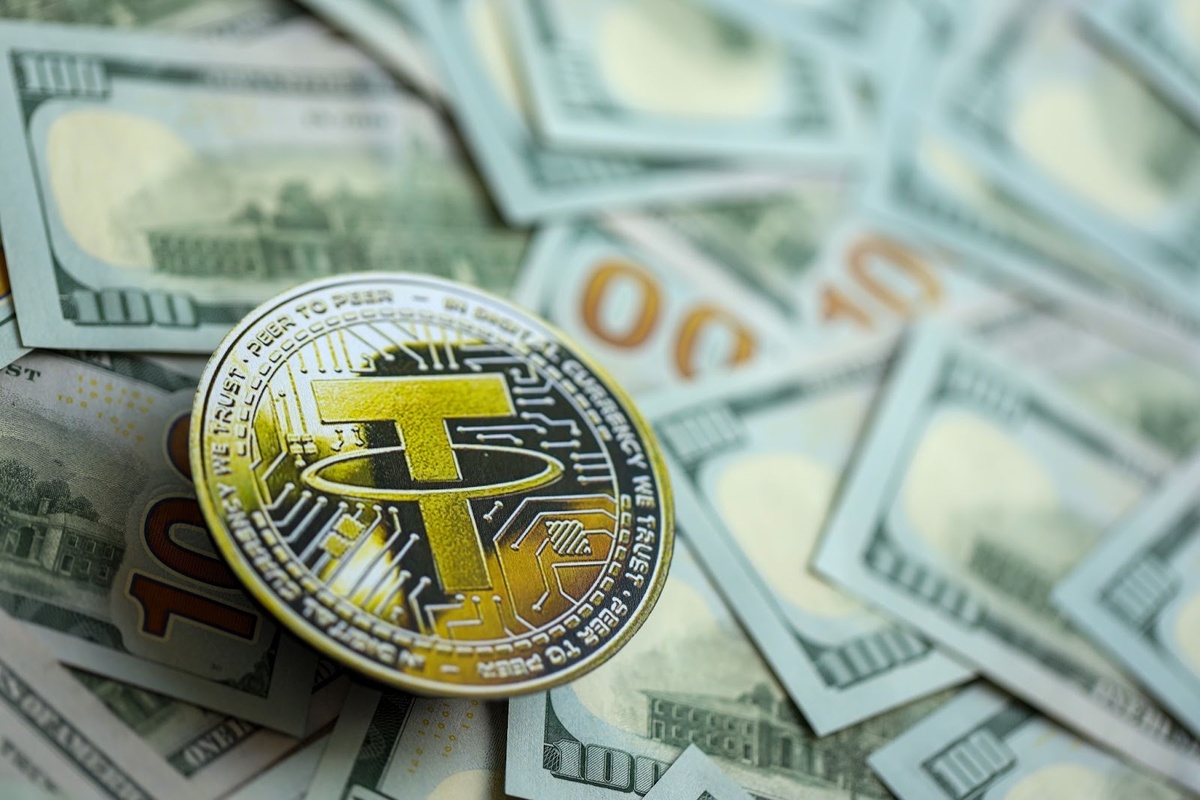 USDT — рабочая лошадка: стабилен к доллару и удобен в TRON/TON.