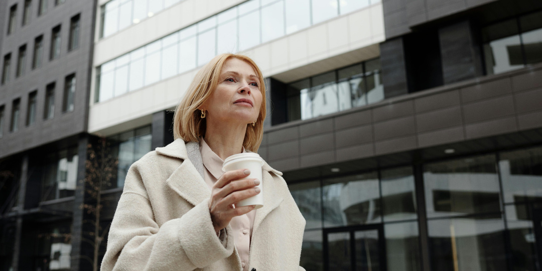 Уважайть себя нужно на столько, чтобы с легкостью отпускать тех, кто так и не понял вашу ценность