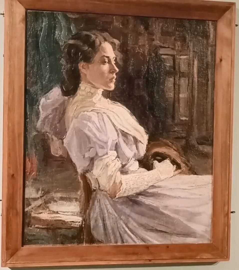 Неизвестный художник. Портрет неизвестной дамы в лиловом. 1908. Холст, масло. Курская Государственная картинная галерея