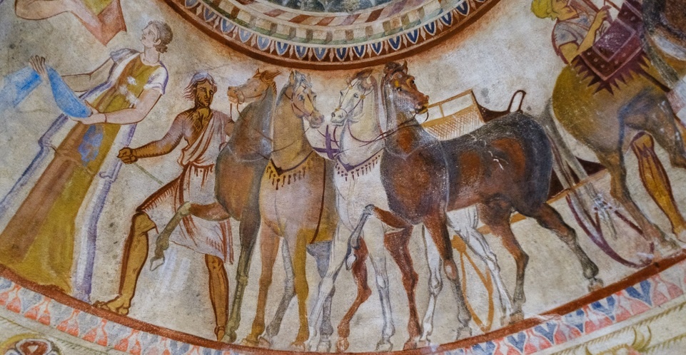 Фрески, изображающие гетов, из Казанлыкской гробницы в Болгарии. Гробница  была построена для фракийского правителя Ройгоса в конце IV – начале III века до н.э. Источник иллюстрации: ru.pinterest.com