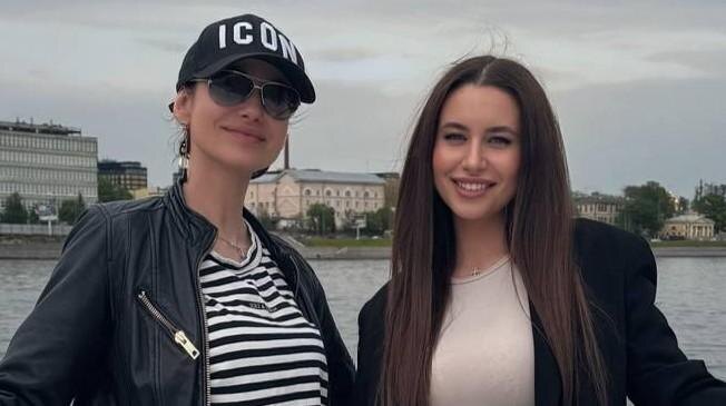 Горячие фото Златы Ковальчук, дочери Анны Ковальчук, которая теперь еще и поет