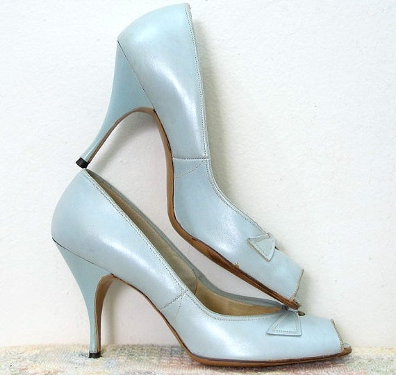 Розовые колготки, банки в горох и голубые лодочки из сельпо