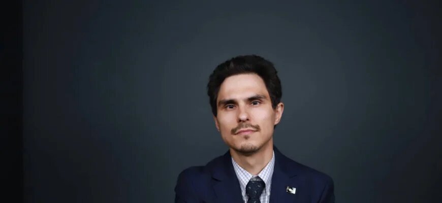    Павел Кошкин — старший научный сотрудник Института США и Канады, кандидат филологических наук, автор книги «Американская журналистика» и постправда» и преподаватель Школы журналистики имени Владимира Мезенцева. Интервью о принципах работы международного журналиста Элина Романенко