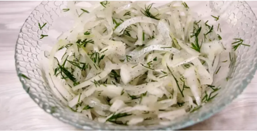 Муж требует этот лук к каждому ужину. Пришлось научиться чистить его без слез. Рецепт "Трёхминутка" и к рыбе, и к мясу, и просто на хлебушек