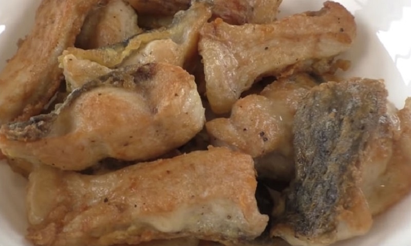 Хрустящая жареная рыба под томатным соусом: новый взгляд на быструю закуску