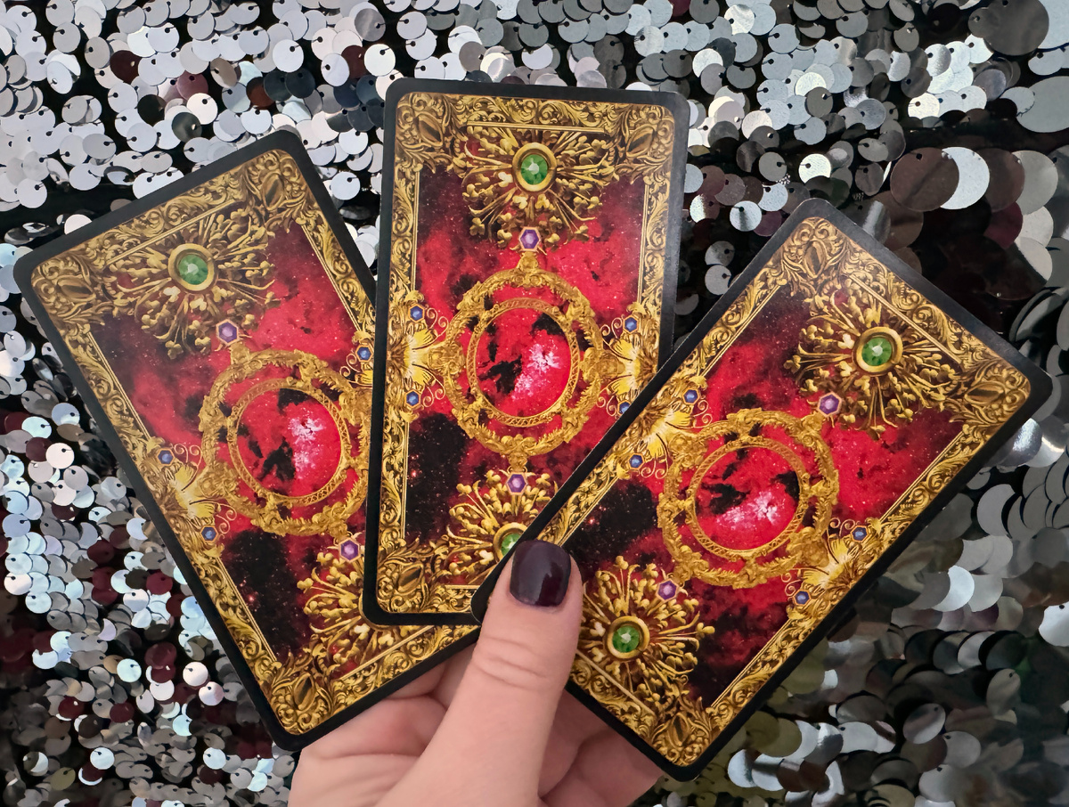 Таролог Маша Эвэнс