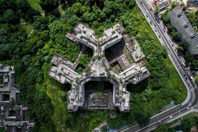    Заброшенная Ховринская больница до сноса    
Фото: stroi.mos.ru