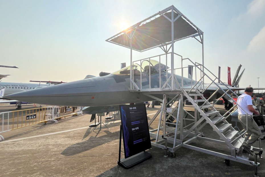 Су-57Э на выставке Dubai Airshow 2025 (Фото: Иван Каргапольцев/ТАСС)