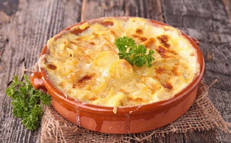 Особенный картофель в сливочном соусе: семейный гратен, который не надоест