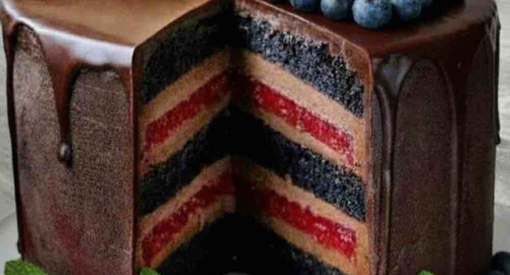 Шоколадно-клубничный торт "Нежность"