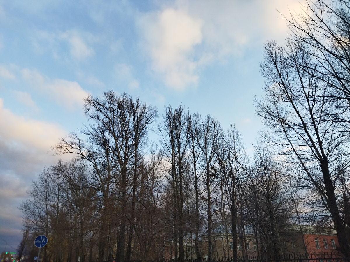 Голубое небо с облаками